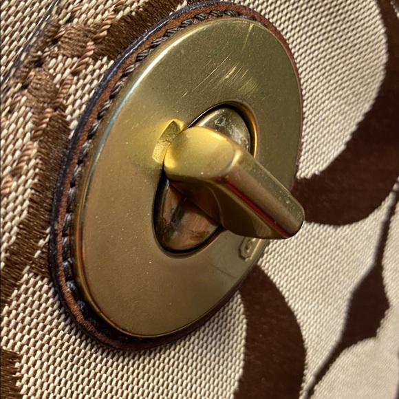 Coach Classic - Picture 11 of 11